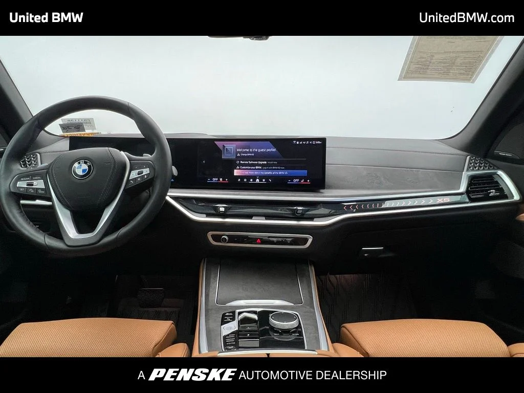 Used 2025 White Metallic BMW xDrive40i image 10