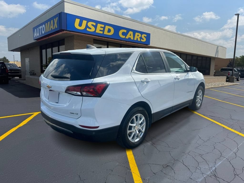 Used 2024 Summit White Chevrolet LT image 5