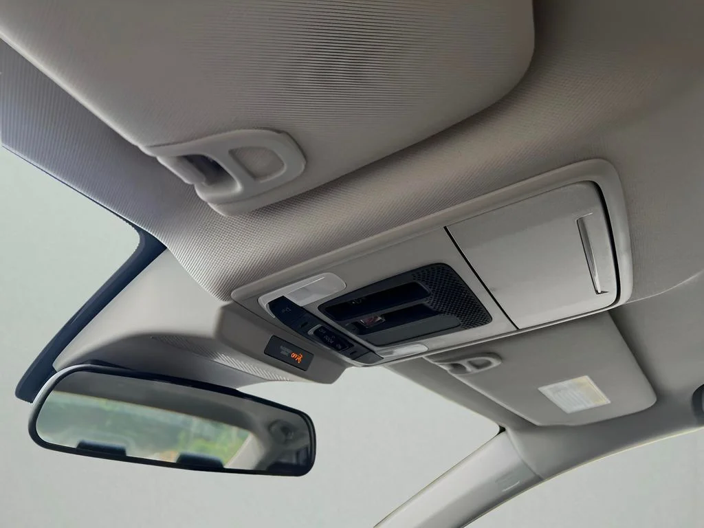 Used 2025 Gray Honda SE image 17