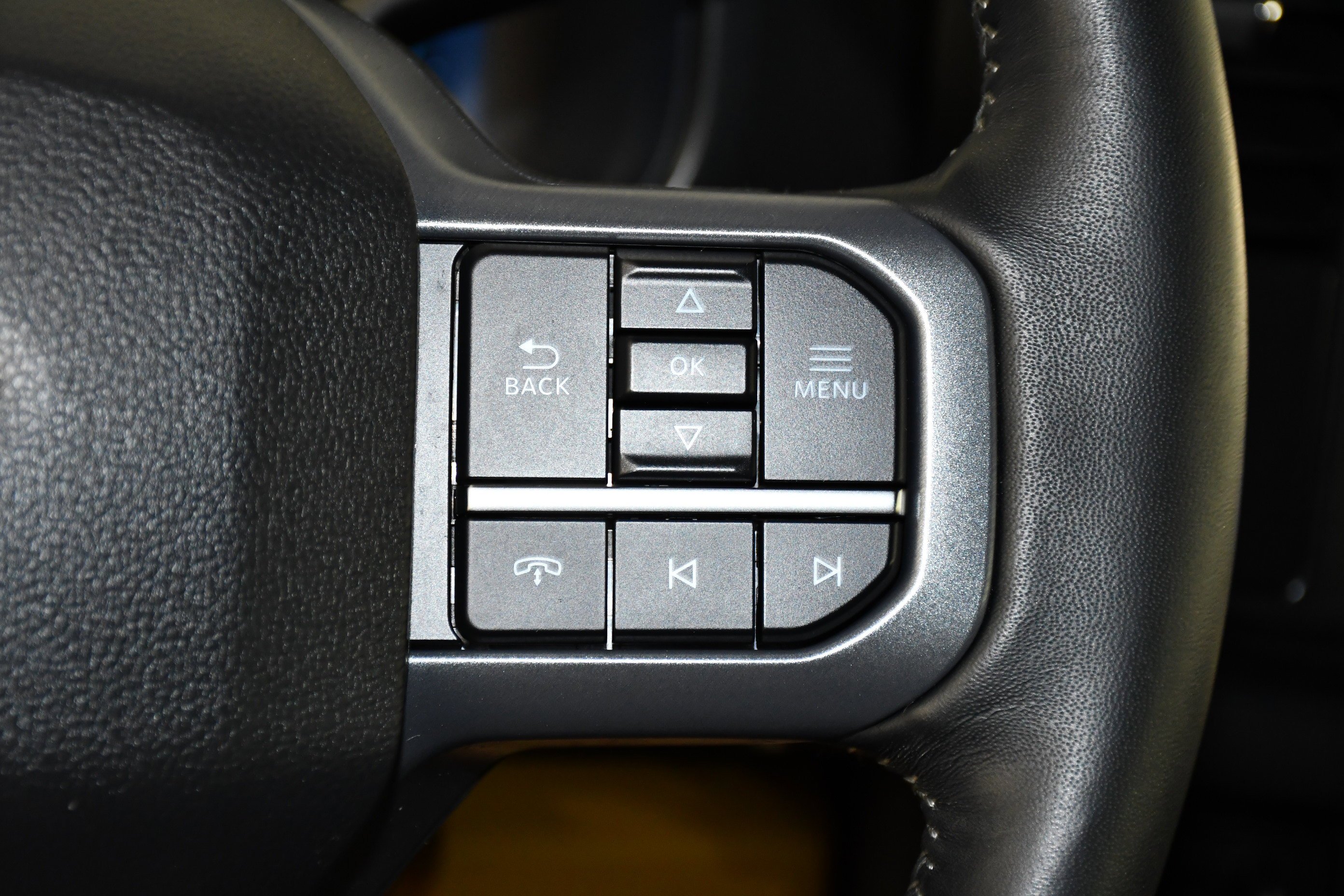 Used 2024 Gray Metallic Ford LARIAT image 26