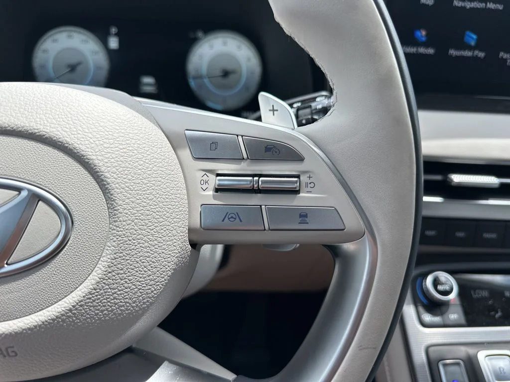 Used 2025 White Hyundai Calligraphy image 53