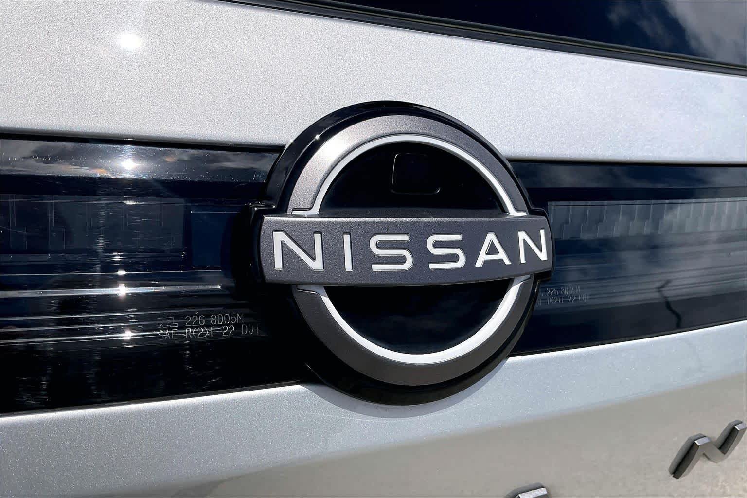 Used 2025 Silver Nissan Platinum image 31