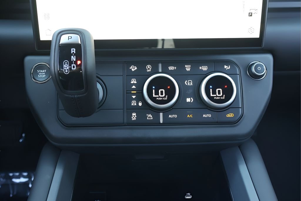 New 2026 Woolstone Green Land Rover X-Dynamic SE image 25