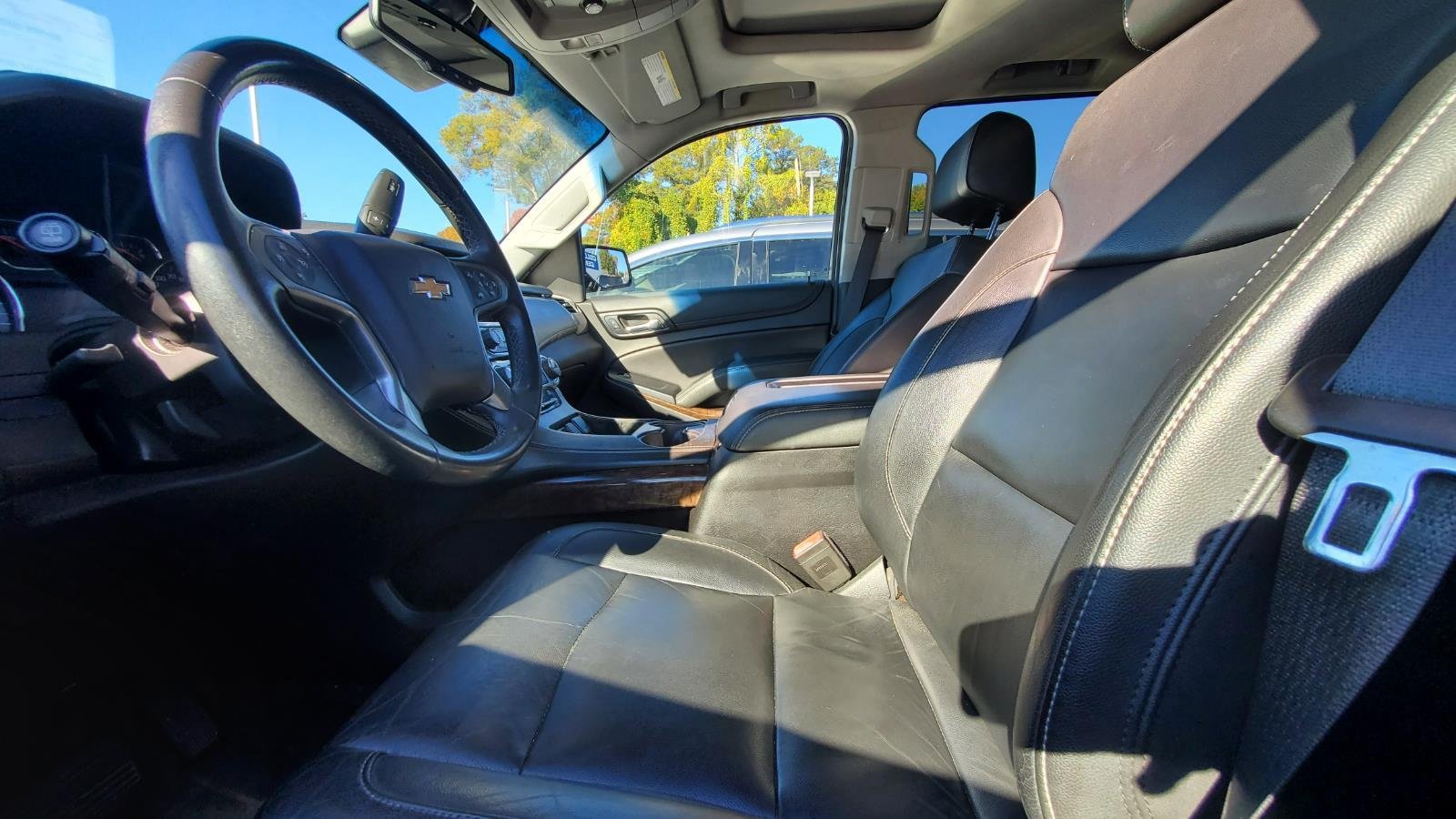 2018 Chevrolet Suburban LT photo 2