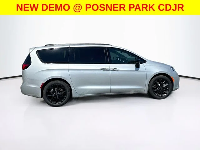 New 2026 Silver Mist Clear-Coat Exterior Paint Chrysler  image 4