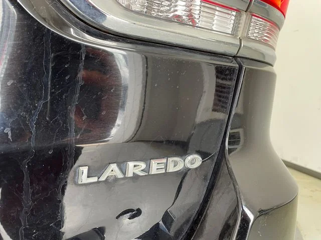 Used 2017 Diamond Black Crystal Pearlcoat Jeep Laredo image 38