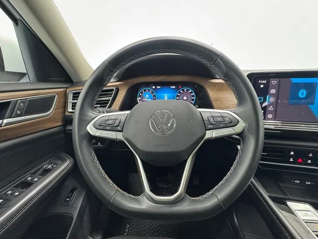 Used 2024 Pure White Volkswagen 2.0T SE w/Technology image 23