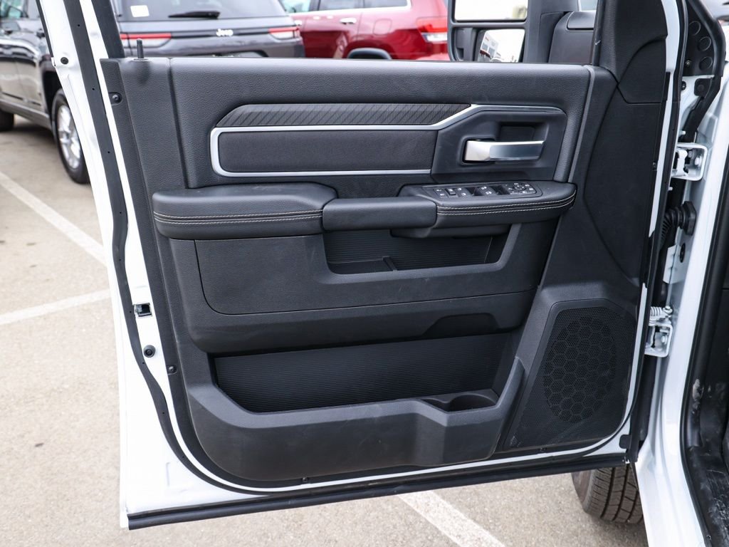 New 2026 Bright White Clear-Coat Exterior Paint RAM Big Horn Night Edition image 21