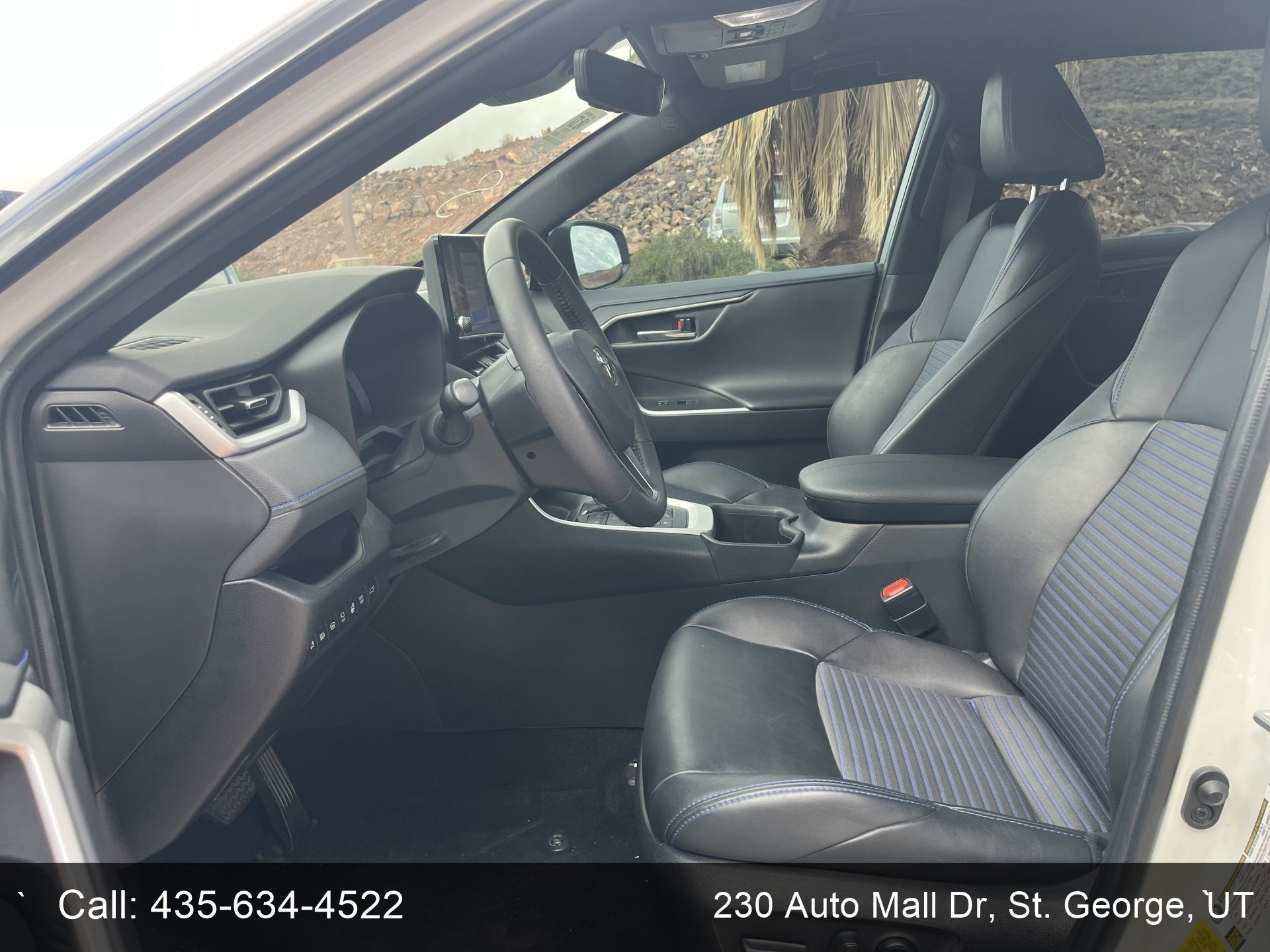 Used 2018 Pearl White Nissan Platinum image 1