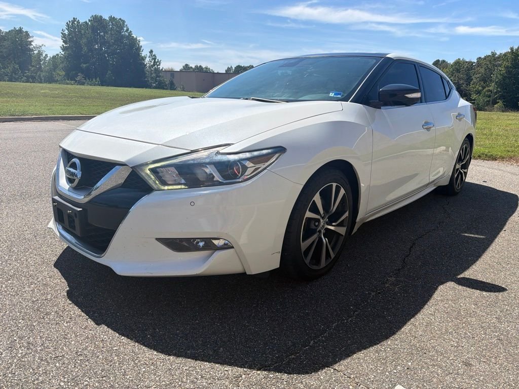 Used 2017 White Nissan Platinum image 3