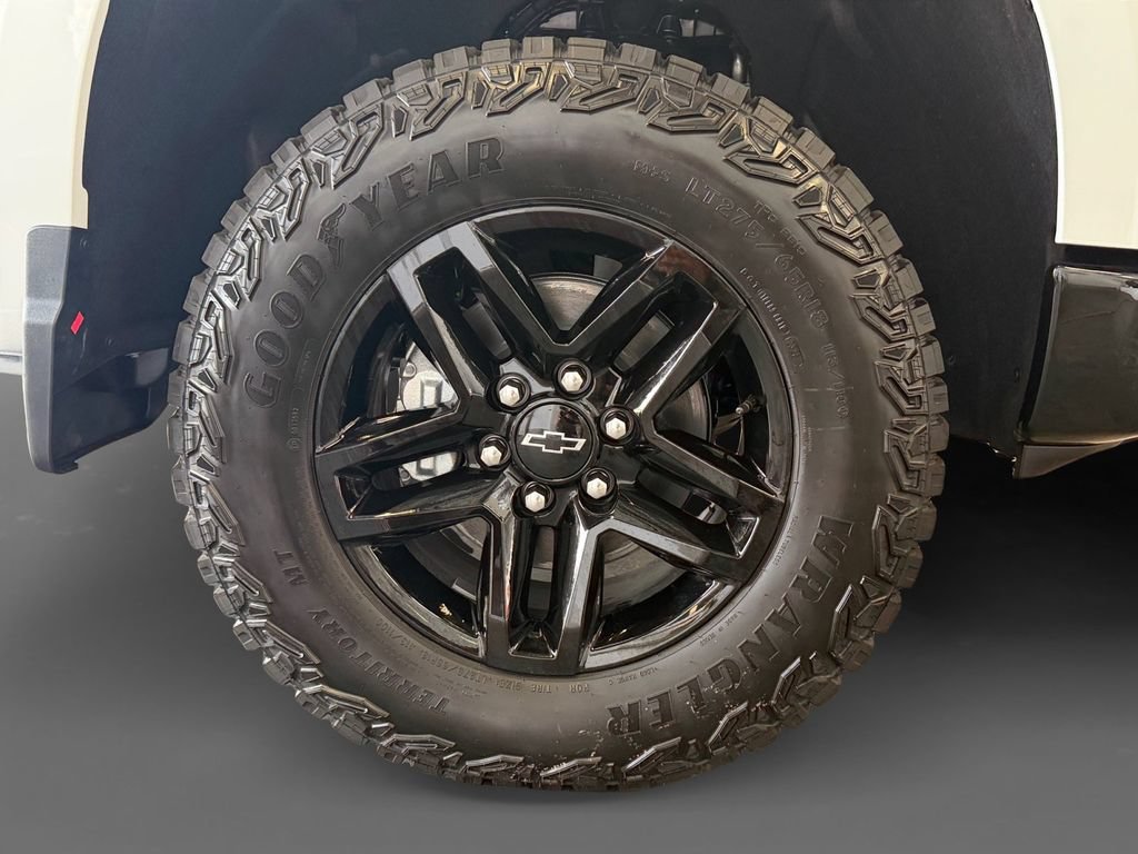 New 2026 Summit White Chevrolet Custom Trail Boss image 9