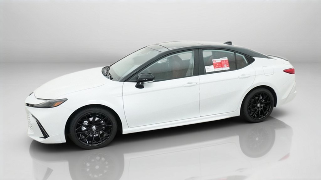 New 2026 Wind Chill Pearl with Midnight Black Metallic roof Toyota XSE image 3