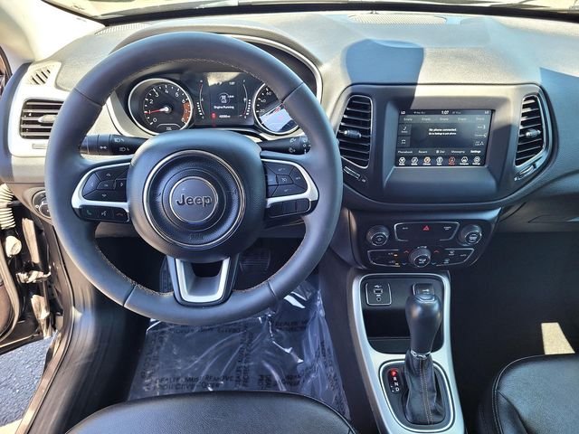 Used 2021 Gray Jeep Latitude image 9