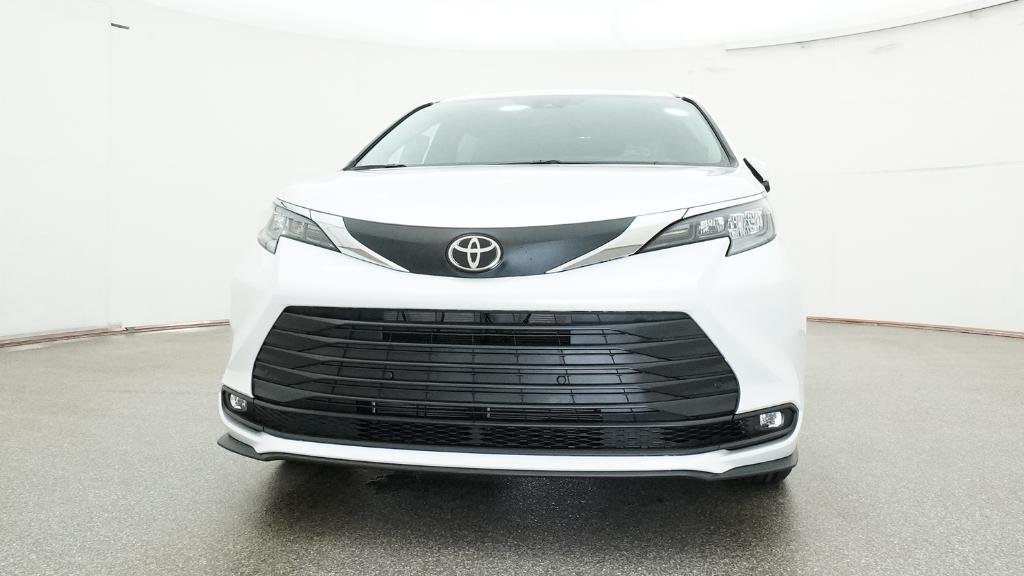 New 2026 Wind Chill Pearl Toyota XLE image 11