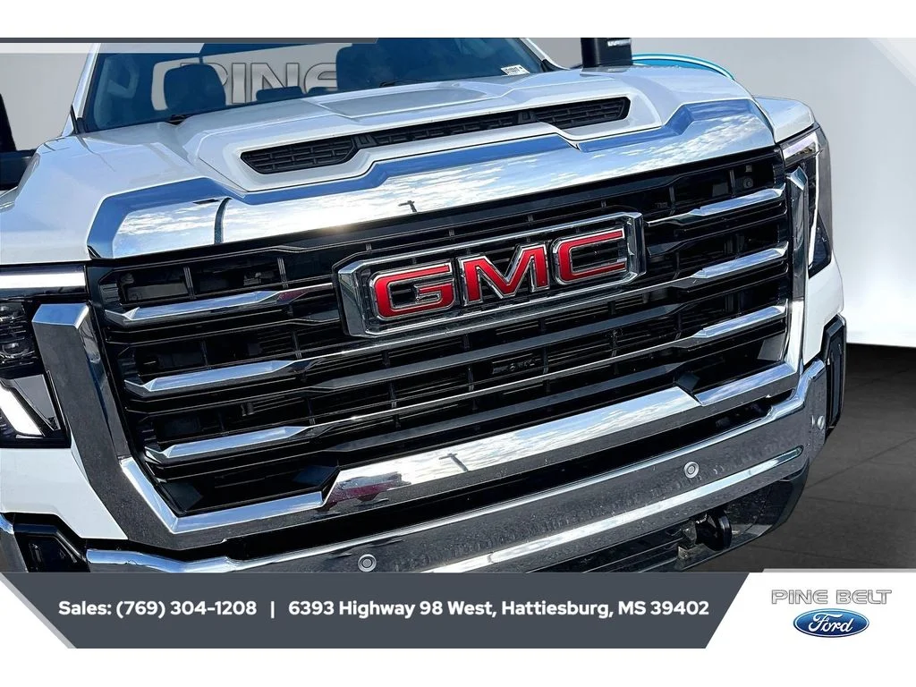 Used 2025 Summit White GMC SLE image 22