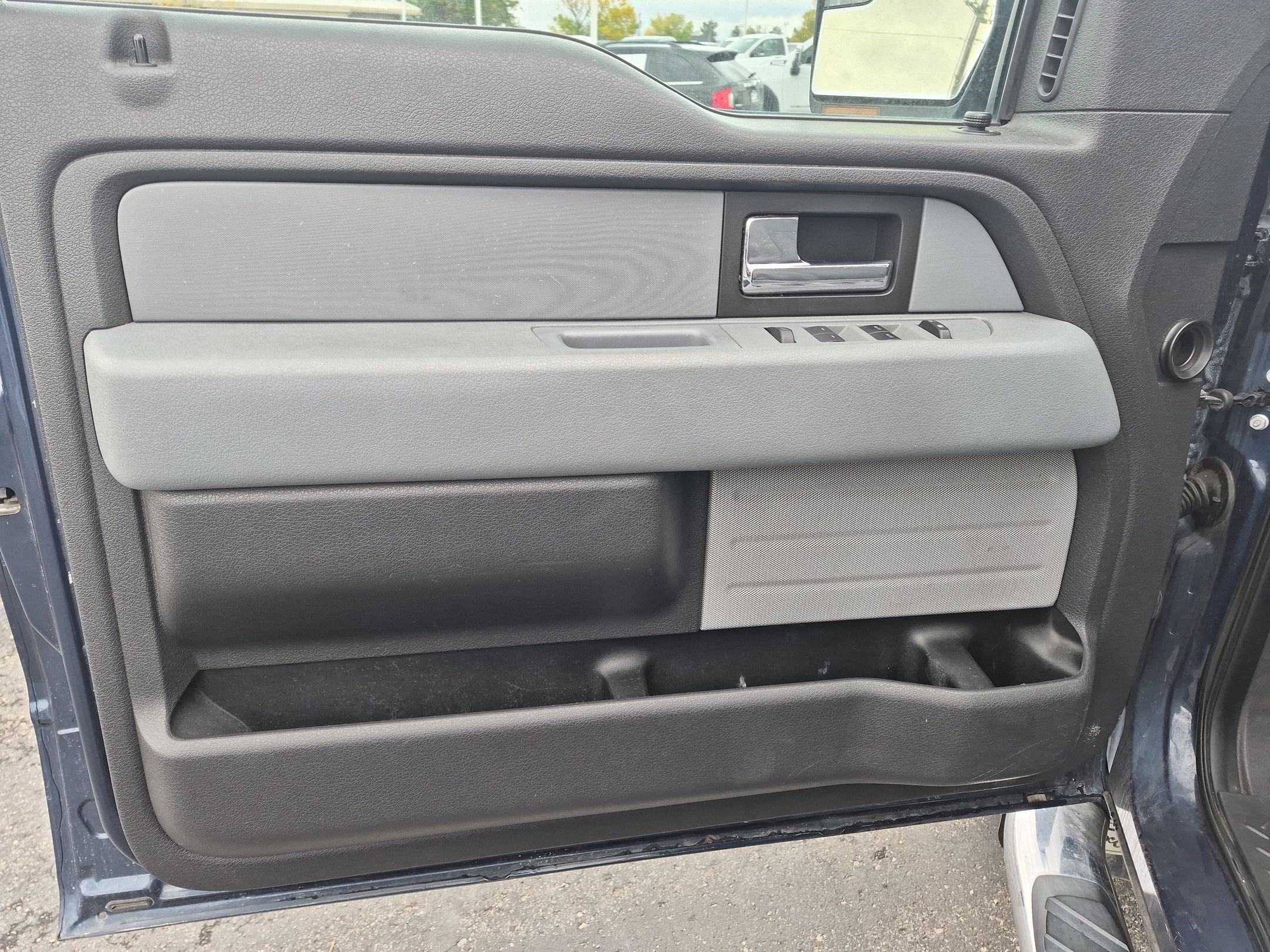 Used 2013 Blue Ford XLT image 12
