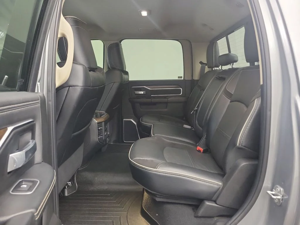 Used 2022 Sil Ram Laramie image 11