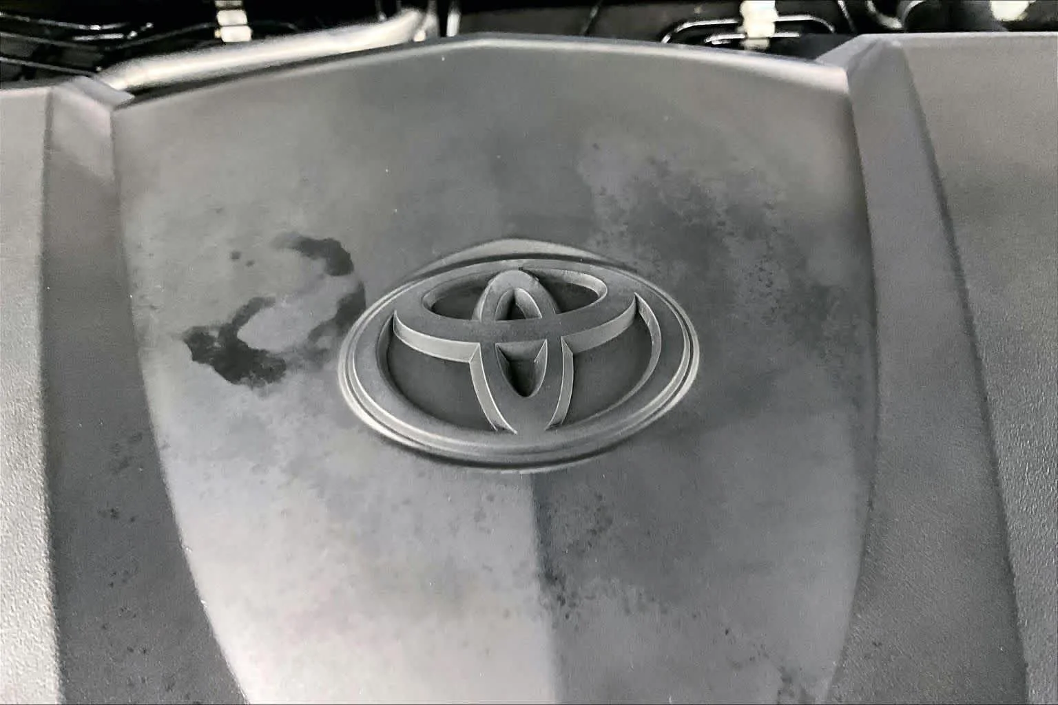 Used 2020 Wind Chill Pearl Toyota XSE image 32