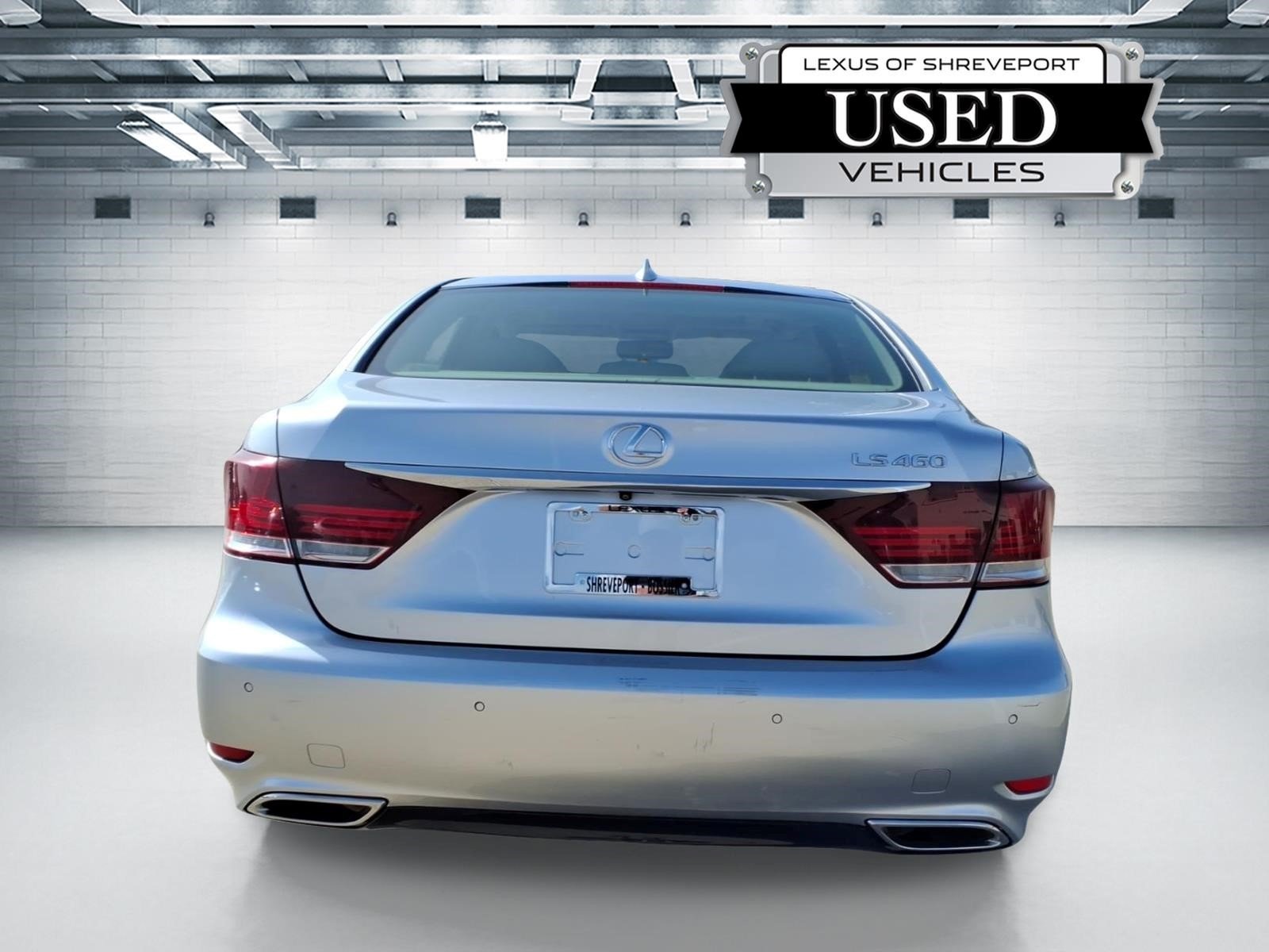 Used 2016 Atomic Silver Lexus Base image 3