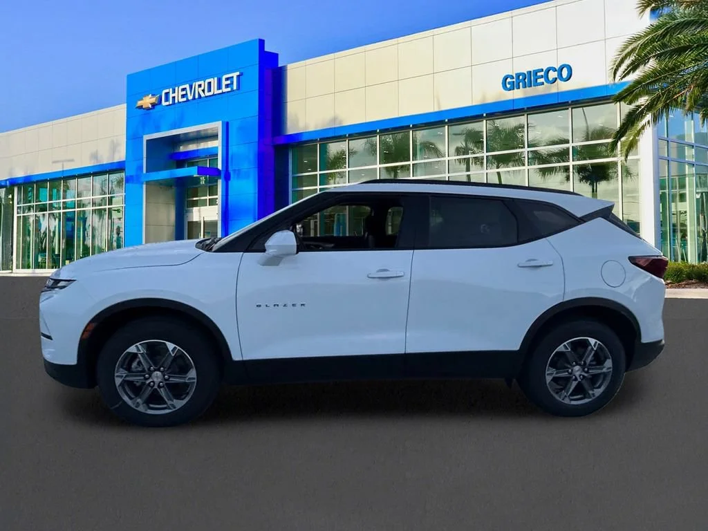 New 2026 Summit White Chevrolet 2LT image 4