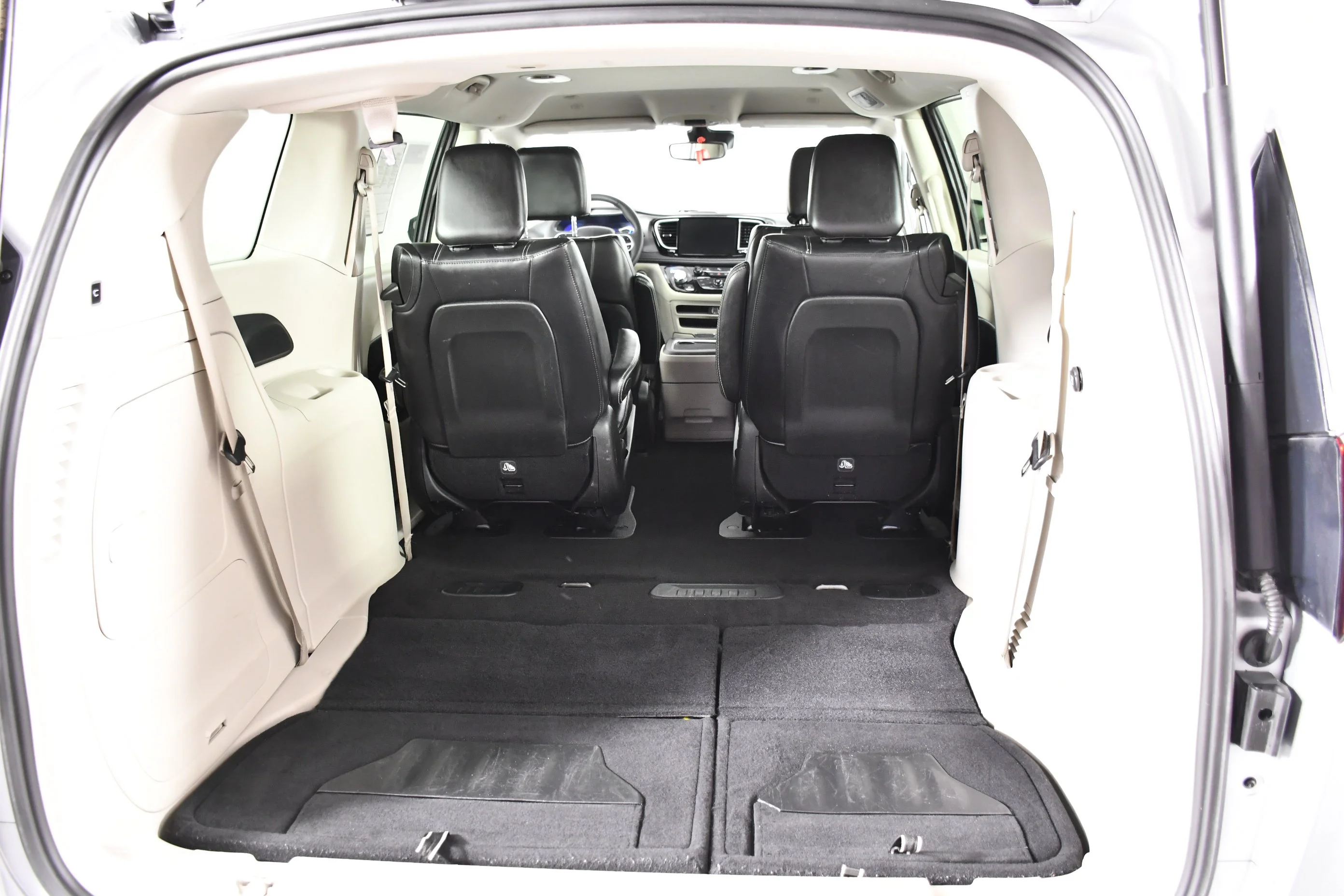 Used 2023 Silver Mist Clearcoat Chrysler Hybrid Touring L image 48
