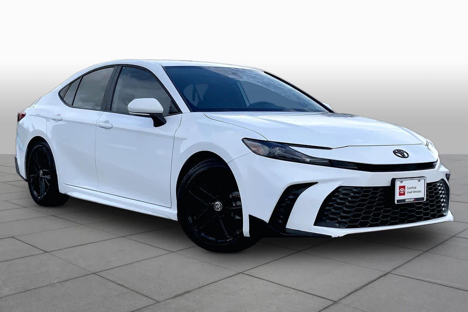 Used 2025 Ice Cap Toyota SE image 3