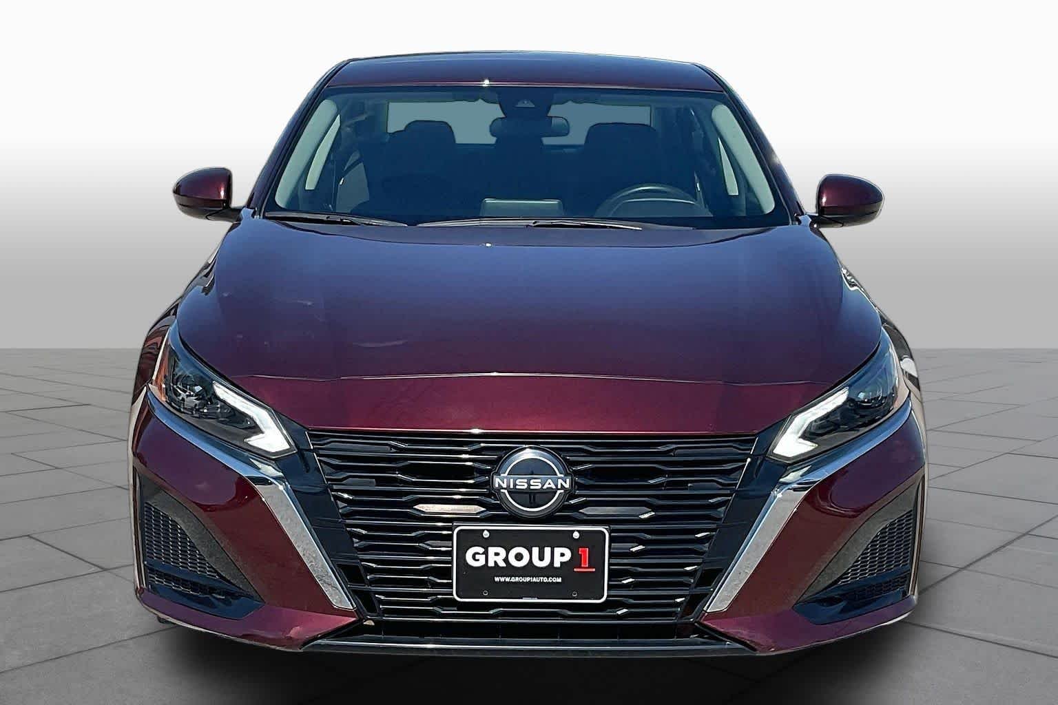 Used 2023 Garnet Pearl Metallic Nissan 2.5 SV image 4
