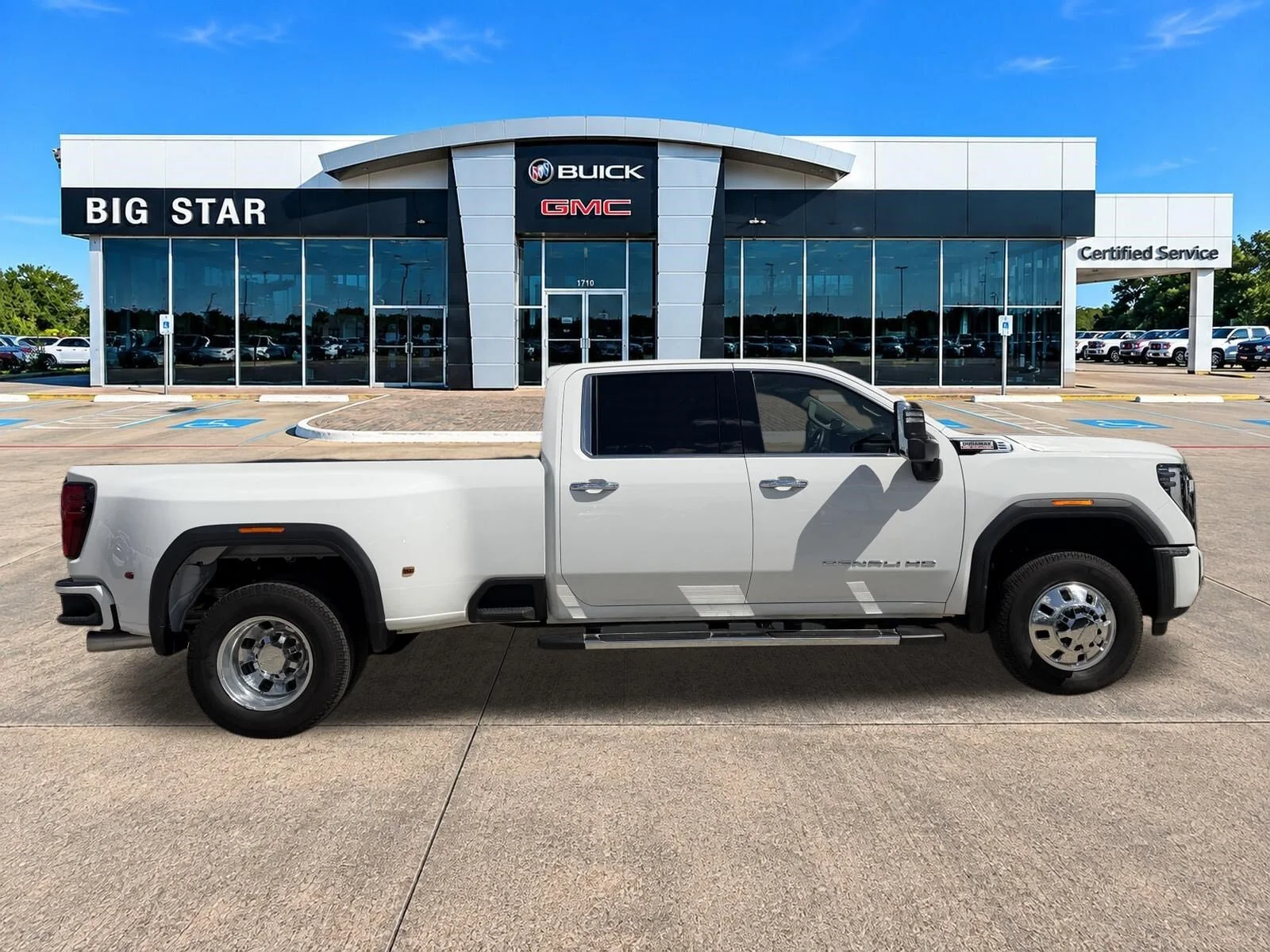 2025 GMC Sierra 3500HD Denali - Photo 3