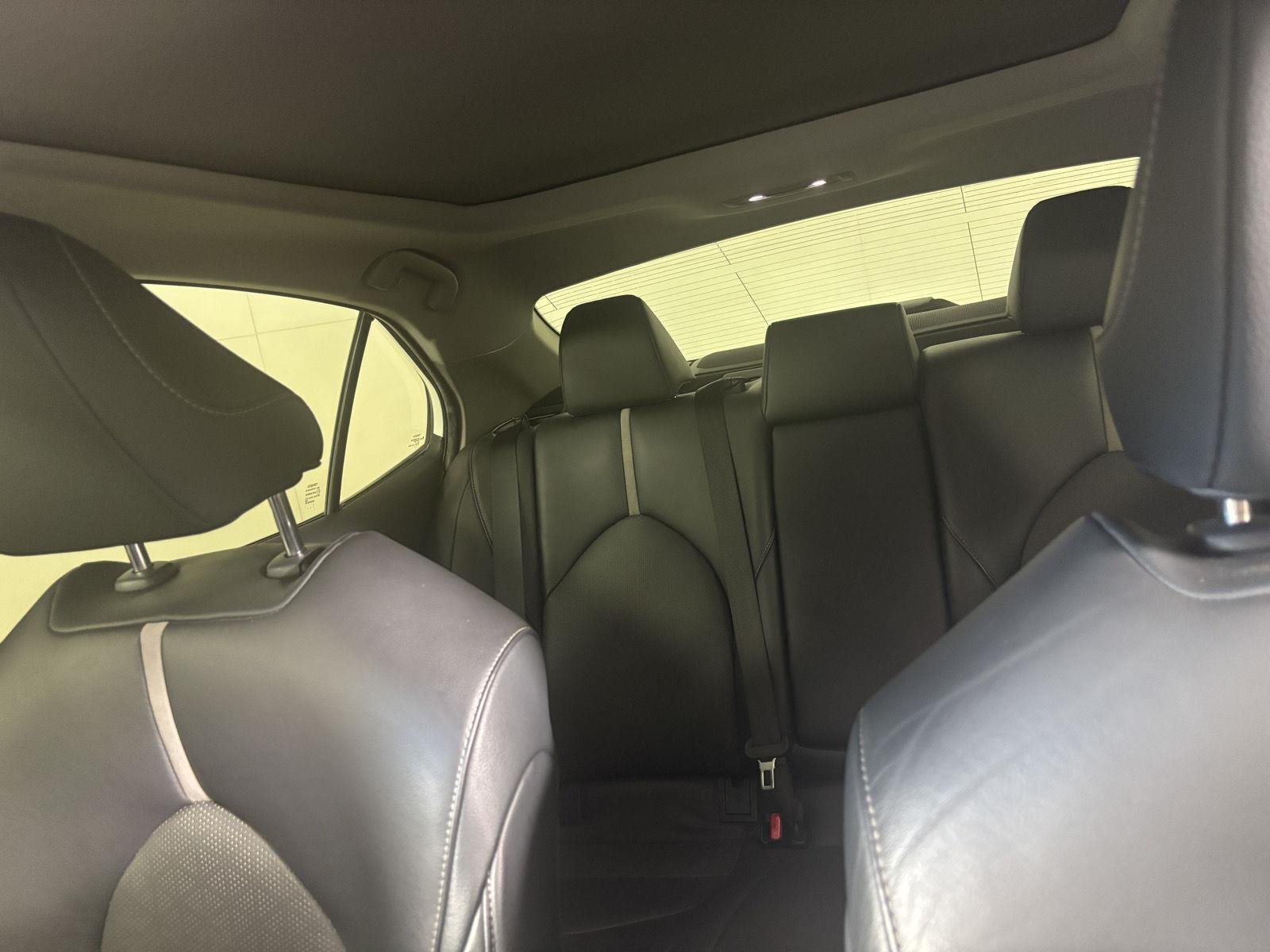 Used 2019 Wind Chill Pearl w/Midnight Black Metallic Roof Toyota XSE V6 image 4