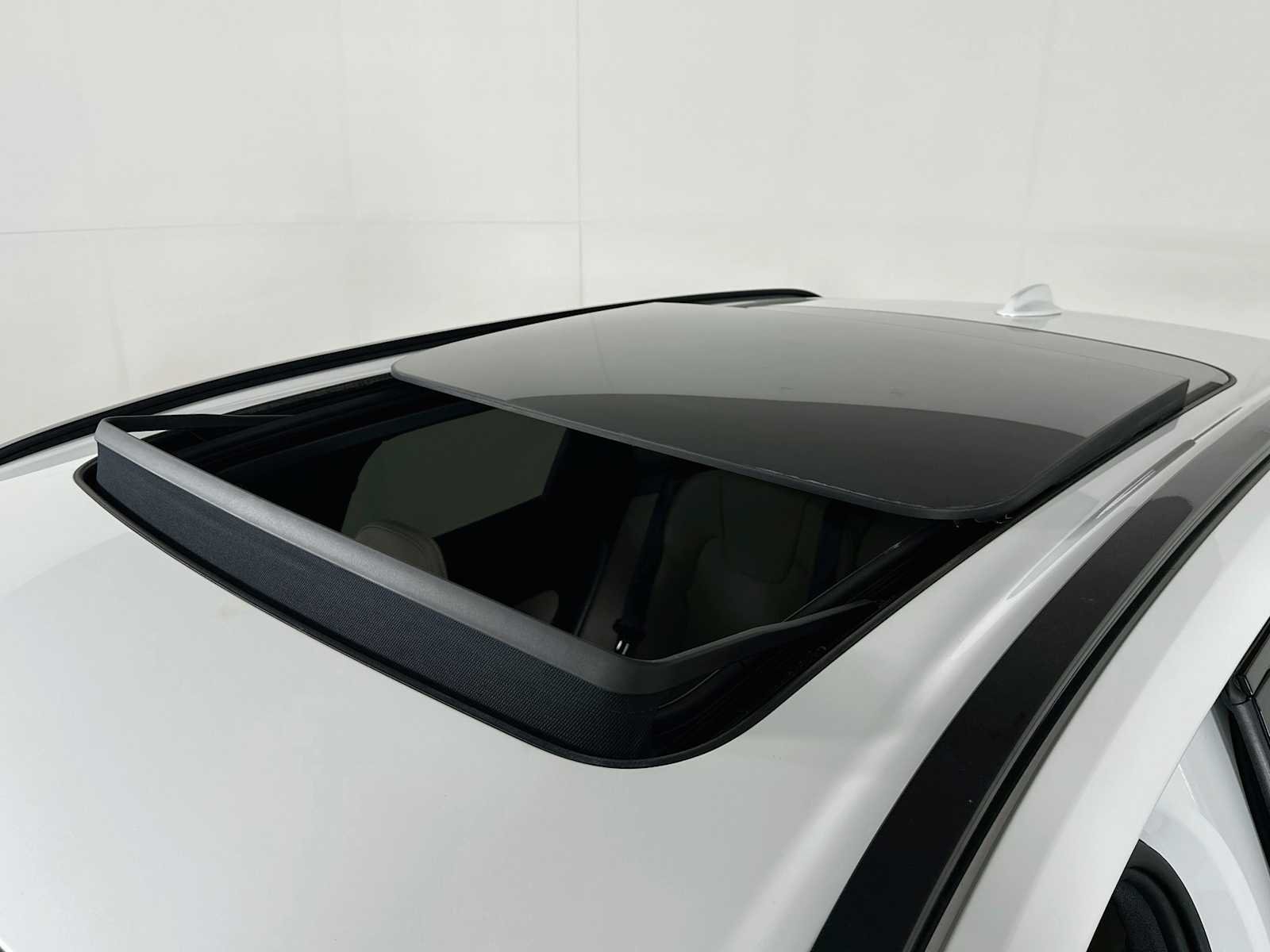 New 2026 Crystal White Volvo Plus image 19