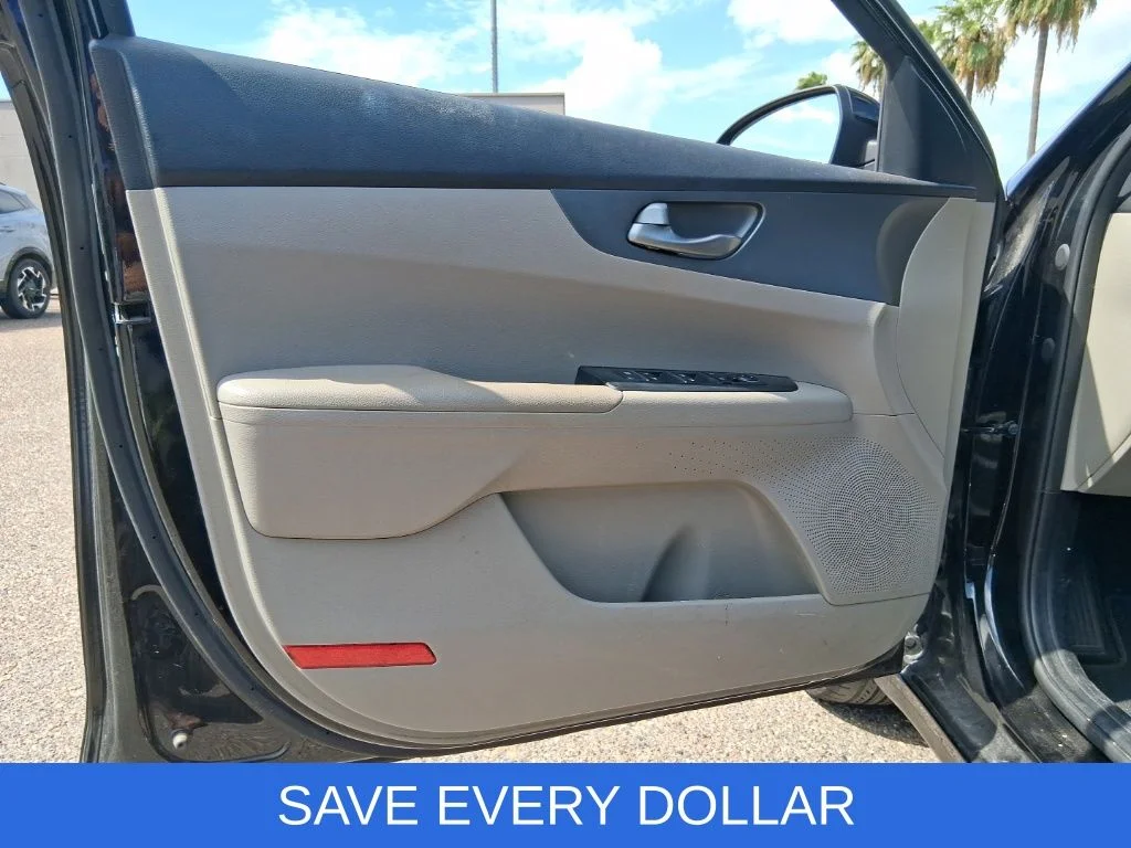 Used 2021 Black Kia LXS image 8