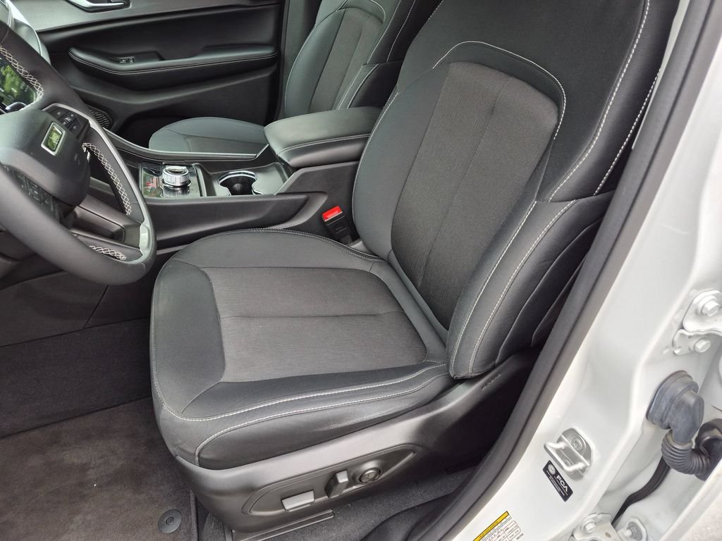 Used 2024 White Jeep Laredo image 20