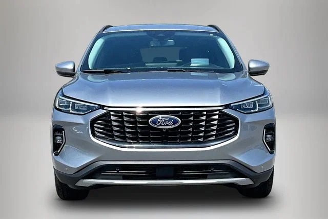Used 2023 Silver Ford Platinum image 3