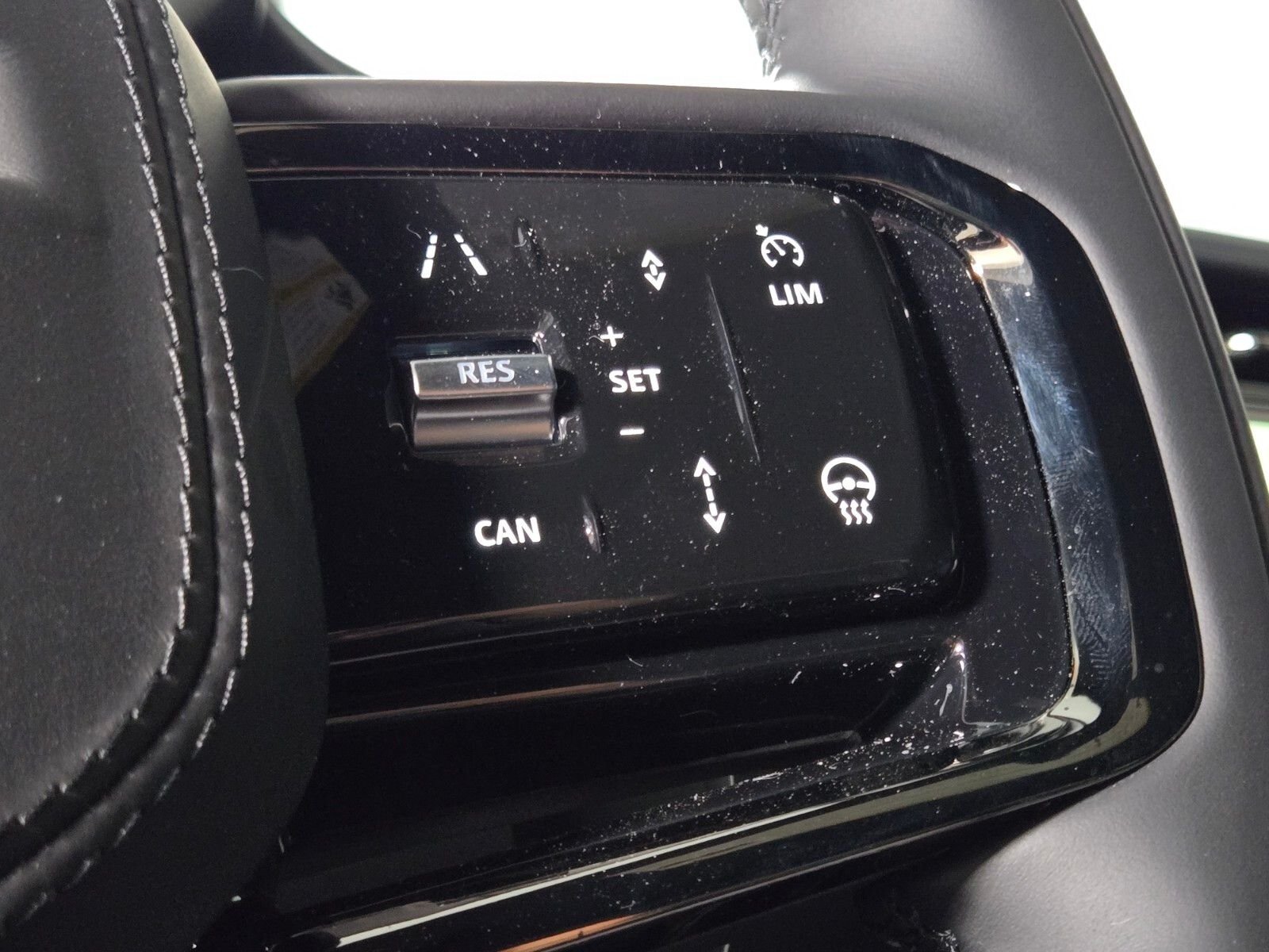 New 2026 Santorini Black Land Rover Dynamic SE image 25
