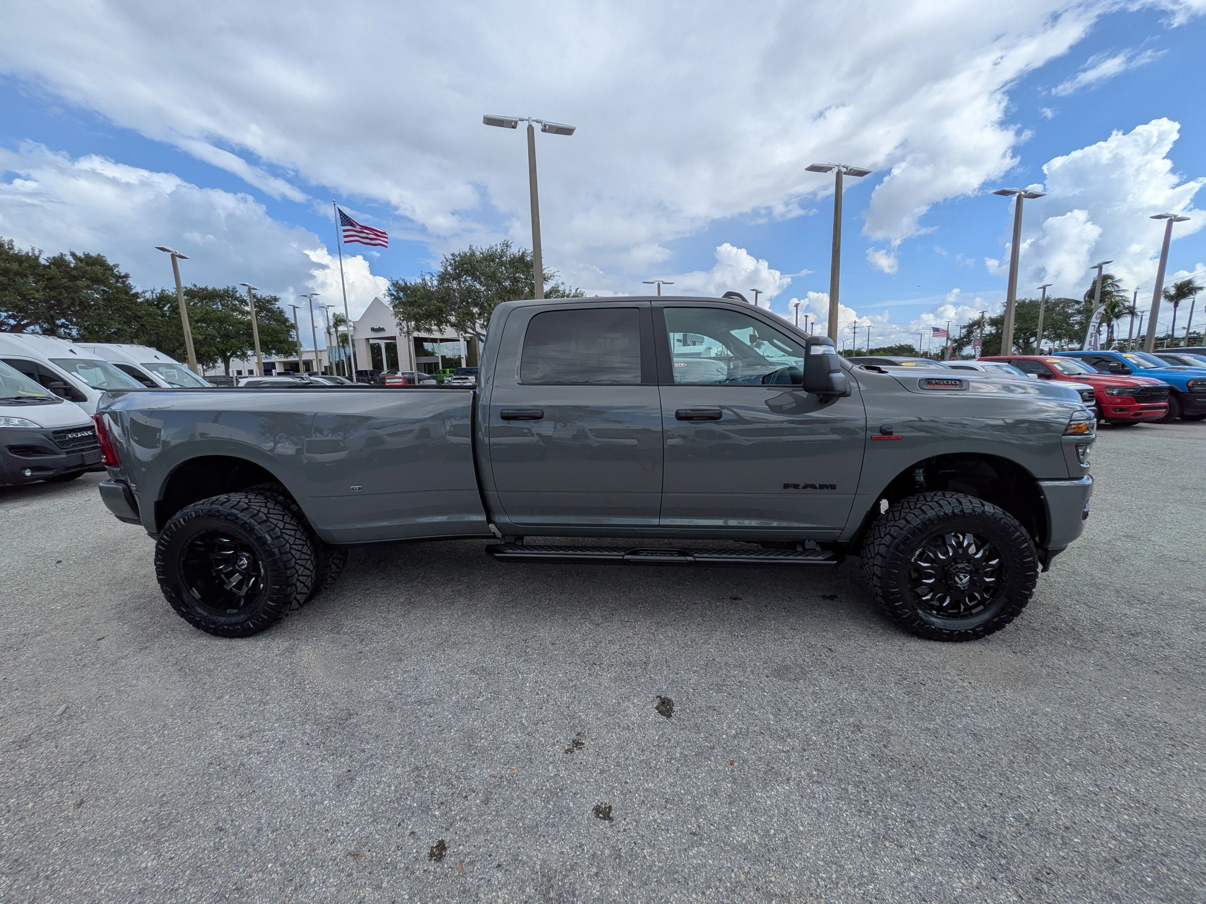 New 2026 Ceramic Gray Clear-Coat Exterior Paint RAM Big Horn image 4