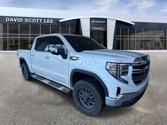 Used 2023 White Frost Tricoat GMC SLT image 4