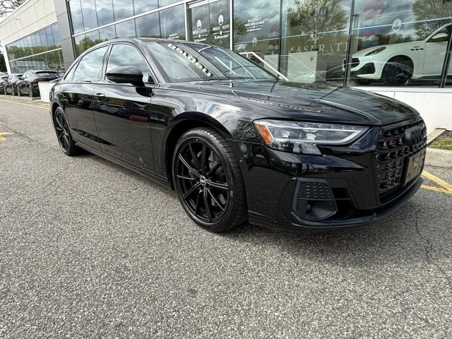 2022 Audi S8 4.0T quattro Tiptronic's photo