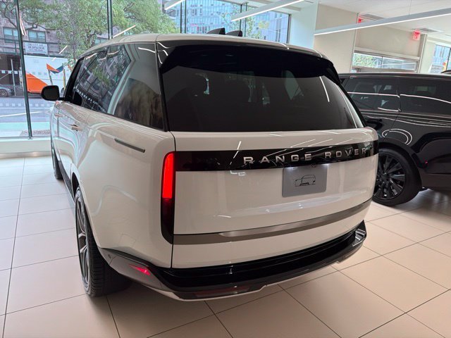 New 2026 Fuji White Land Rover SE image 3