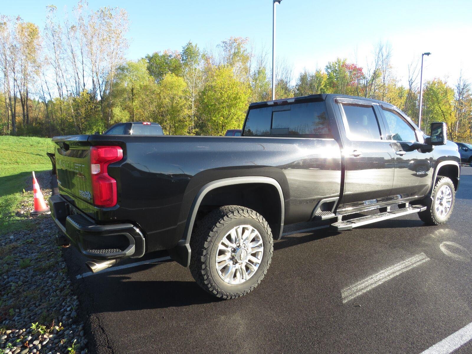 Used 2022 Mosaic Black Metallic Chevrolet High Country image 11