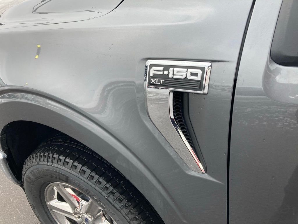 Used 2025 Gray Ford XLT image 11