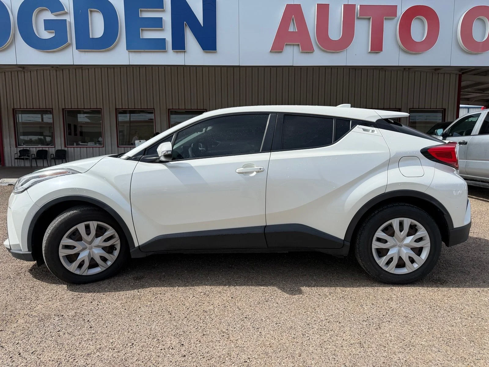 Used 2021 White Toyota LE image 3