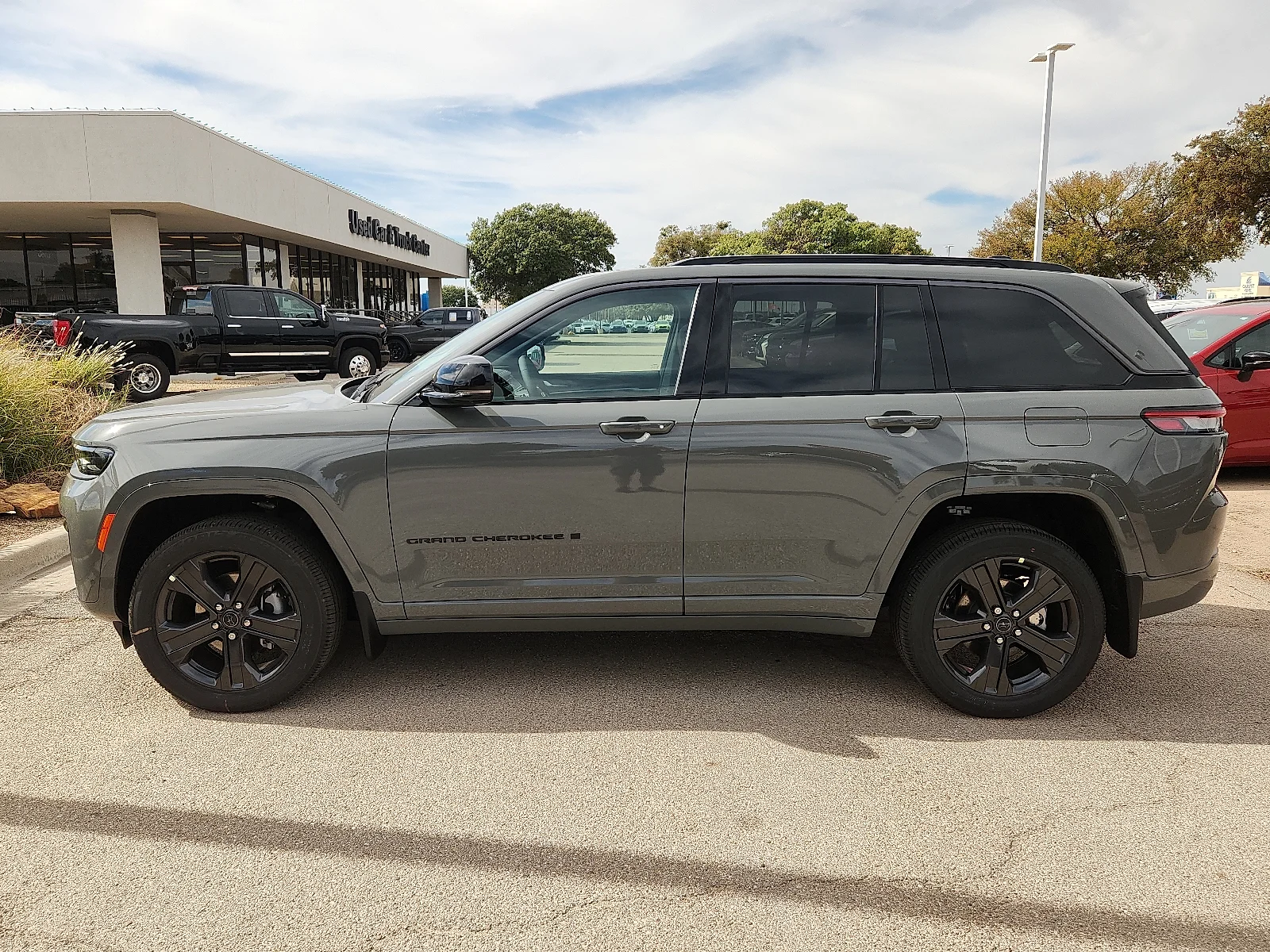 New 2027 Sting-Gray Clear-Coat Paint Jeep LIMITED RESERVE 4X4 image 2