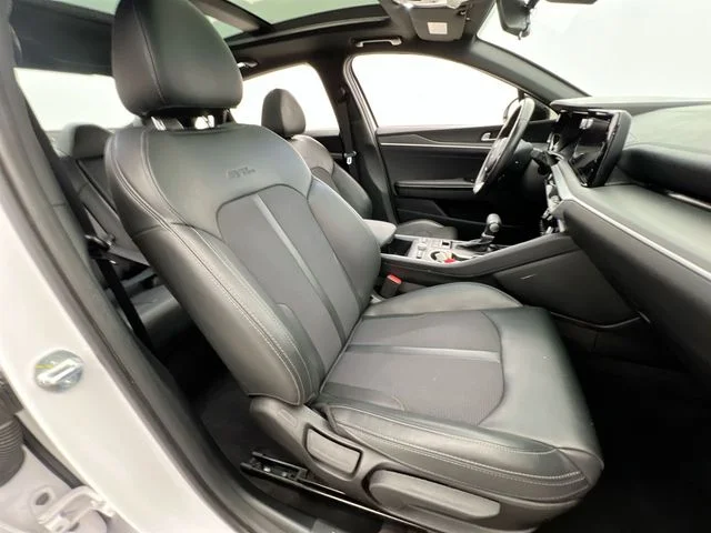 Used 2023 White Kia GT-Line image 15