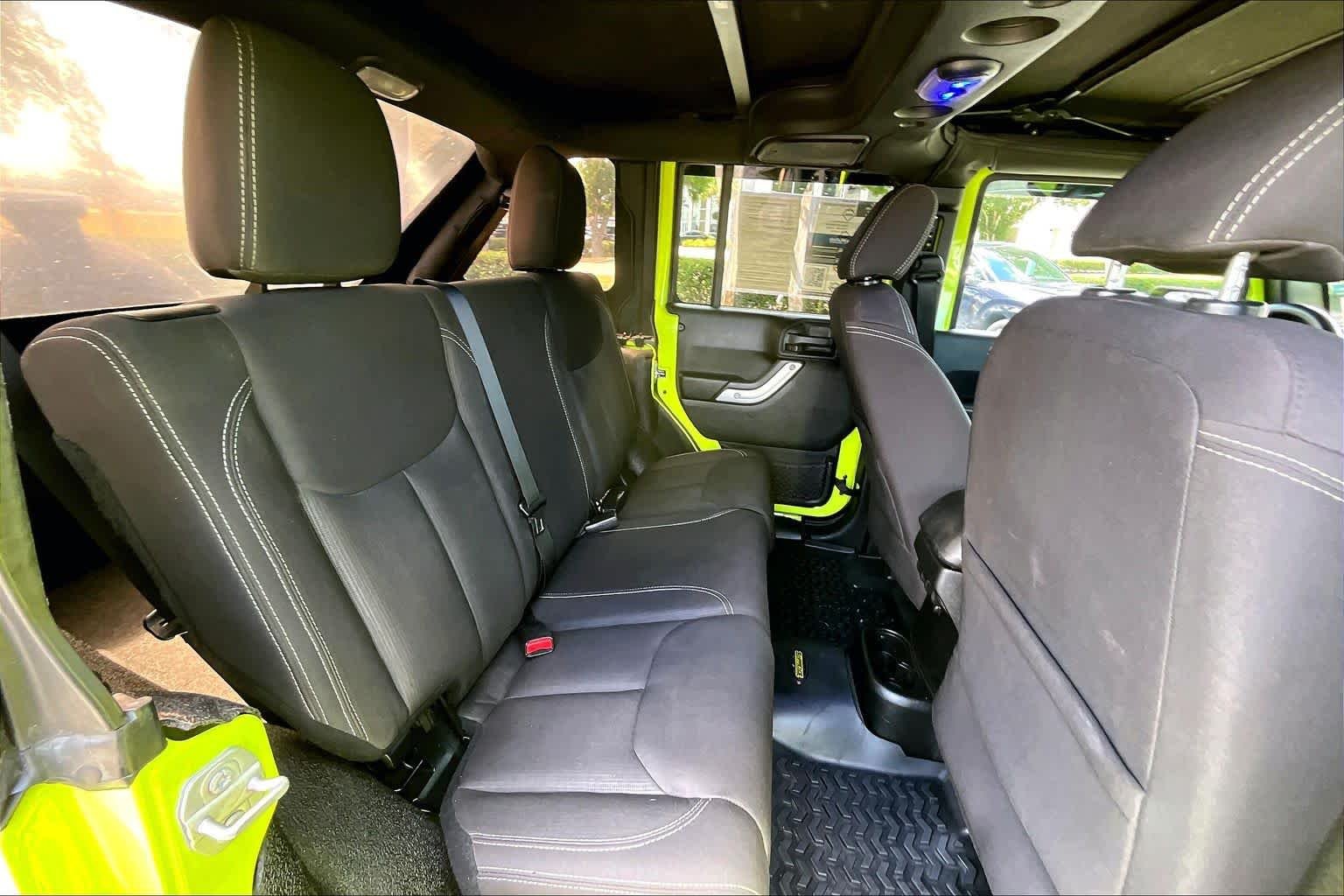 Used 2016 Hypergreen Clearcoat Jeep Sahara image 19