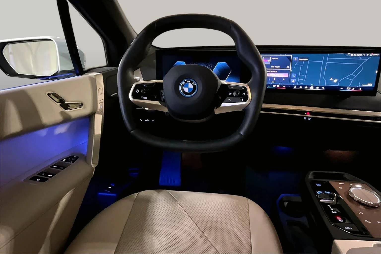 Certified Used 2025 Mineral White Metallic BMW xDrive50 image 5