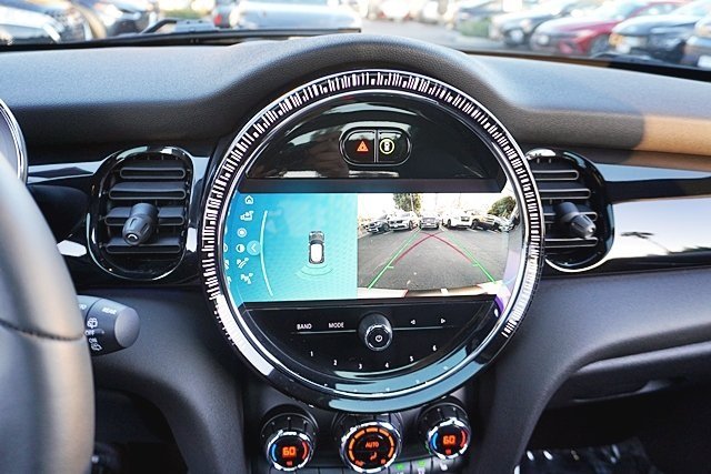 Used 2023  MINI Base image 25