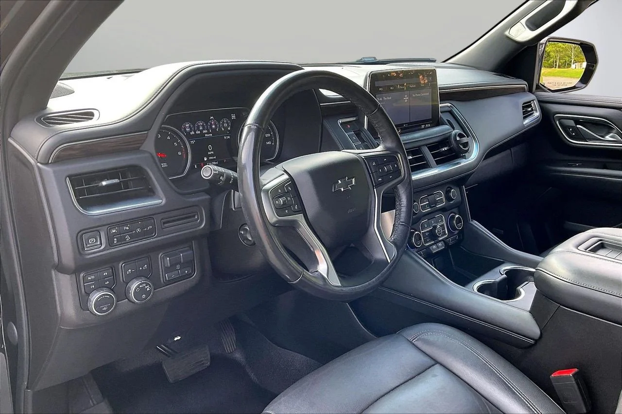 Used 2021 Black Chevrolet Z71 image 19