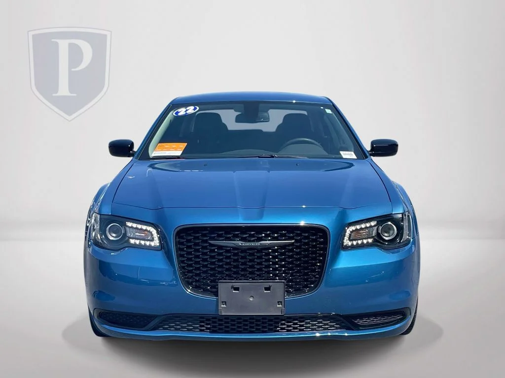 Certified Used 2022  Chrysler Touring image 3
