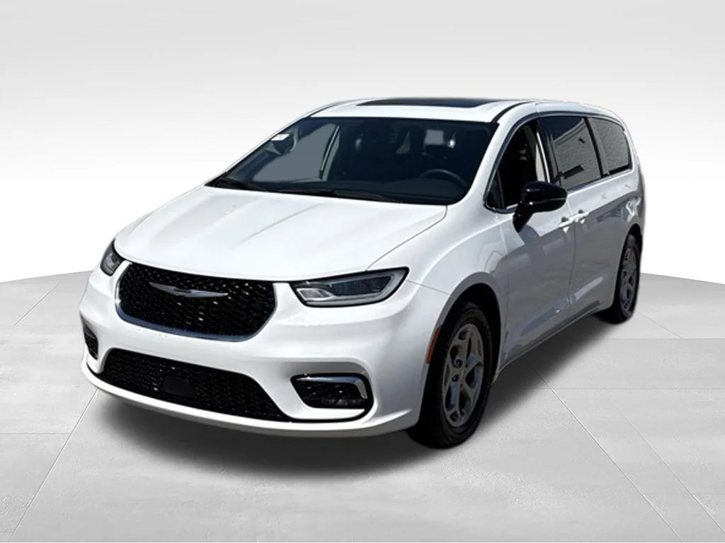 Used 2024 Bright White Clearcoat Chrysler Limited image 3
