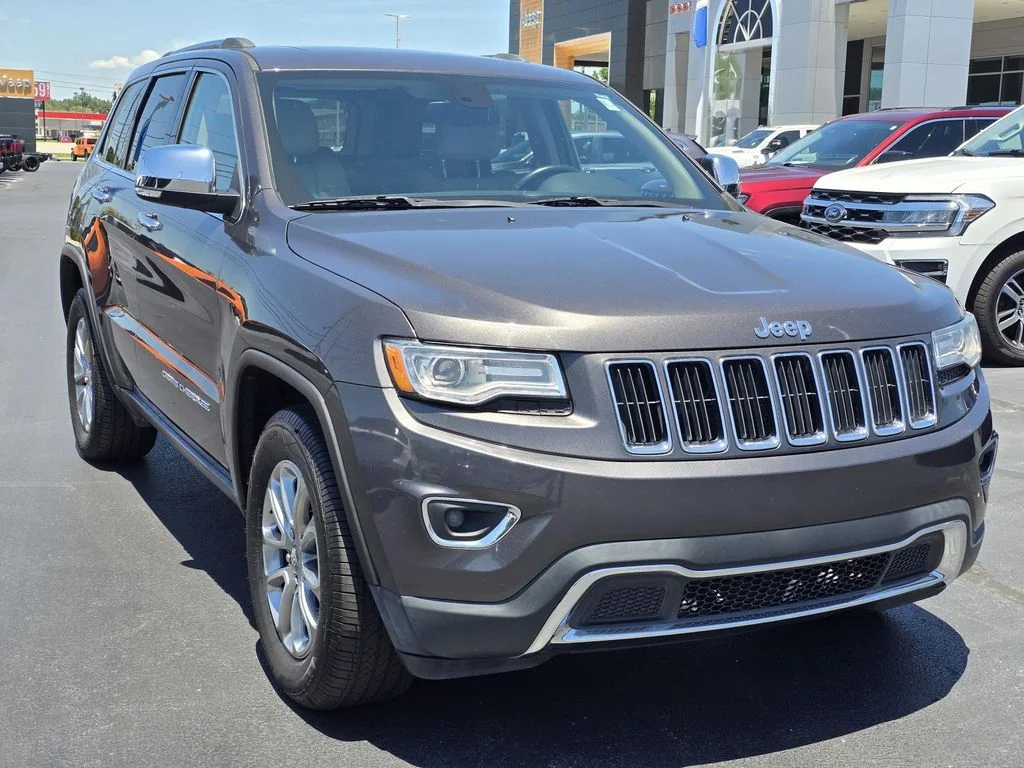 Used 2015 Granite Crystal Metallic Clearcoat Jeep Limited image 3